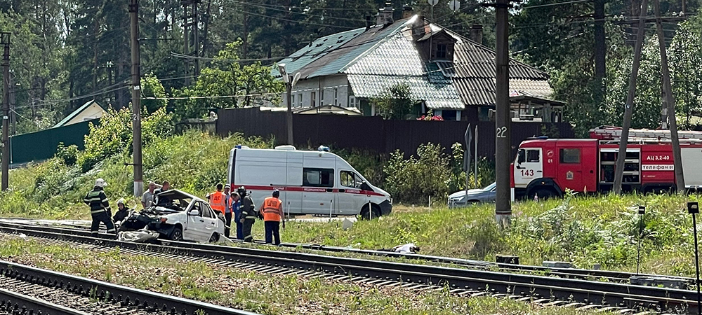 На границе с Карелией автомобиль попал под локомотив – погибли три человека (ФОТО)