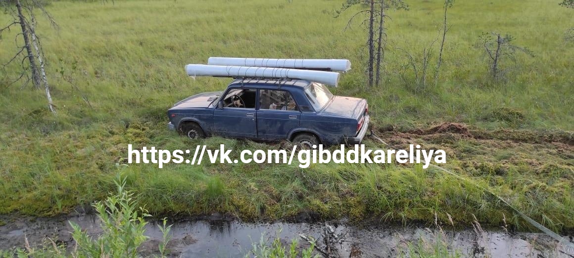 В Карелии пенсионер на автомобиле устал и уехал с дороги в болото