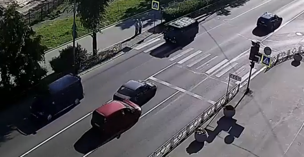 Два автомобиля столкнулись у перекрестка в центре Петрозаводска (ВИДЕО) 