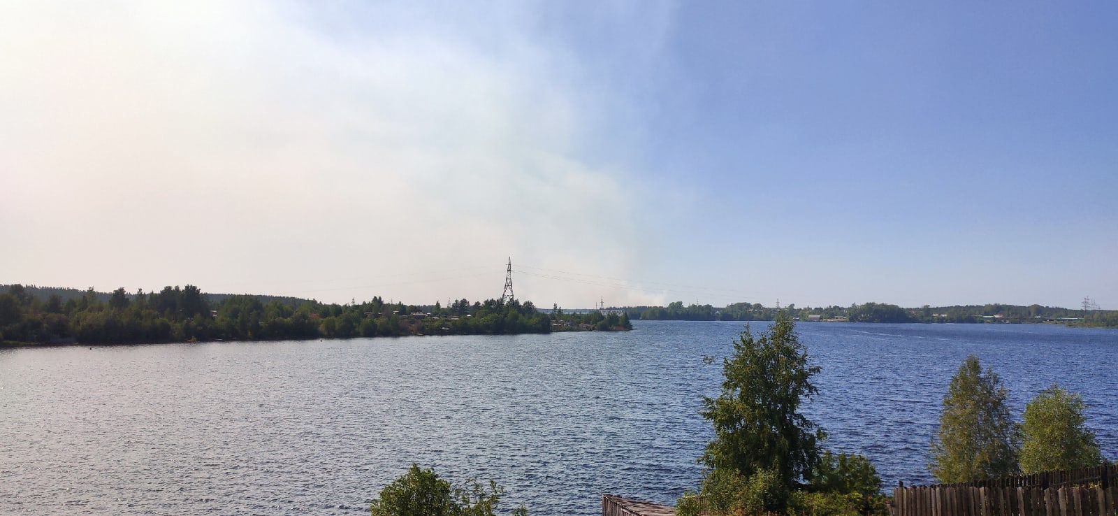 Дым от лесных пожаров окутал город в Карелии (ФОТО)