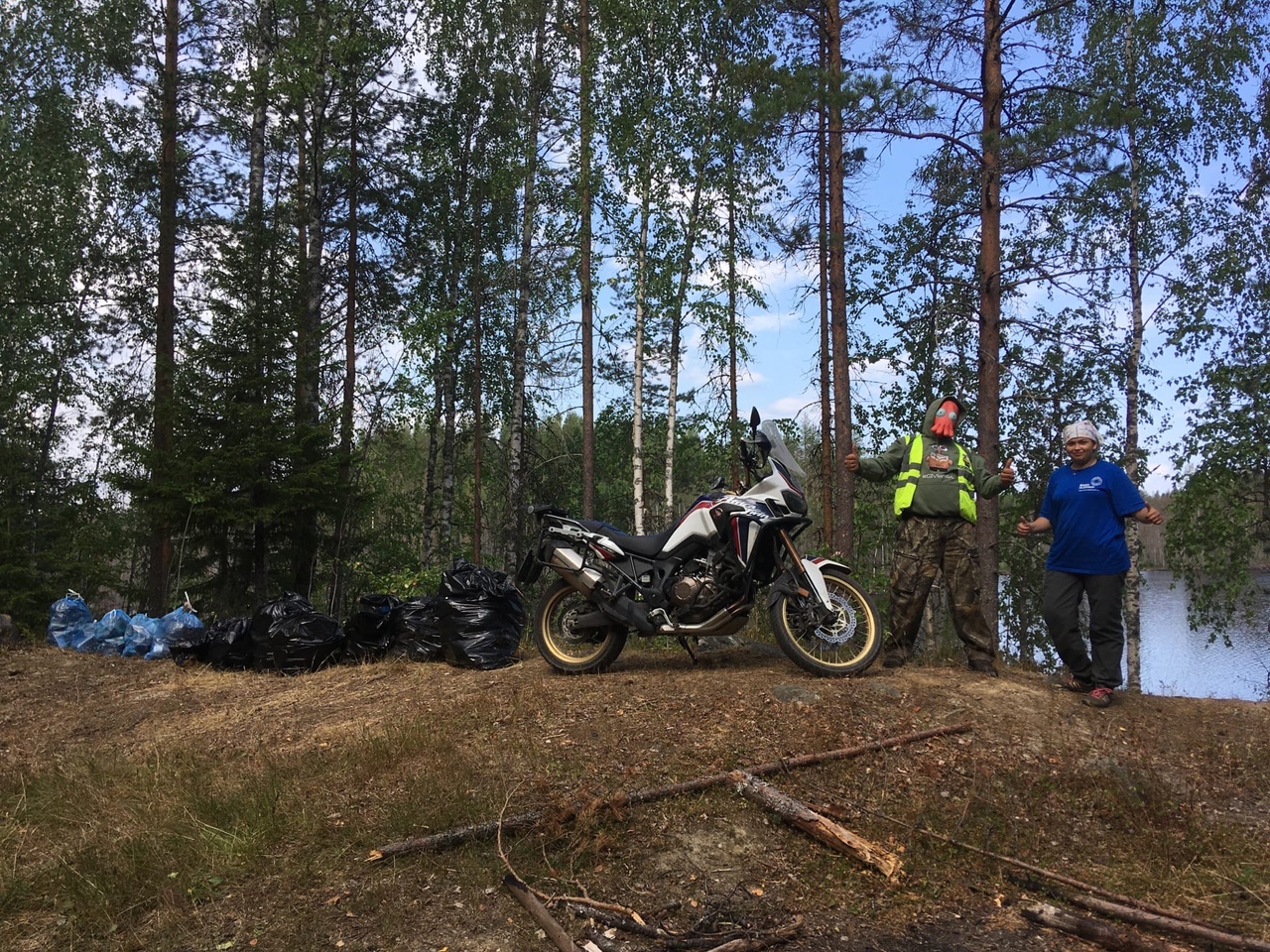Известный экоактивист из Костромы очистил от мусора одно из озер Карелии
