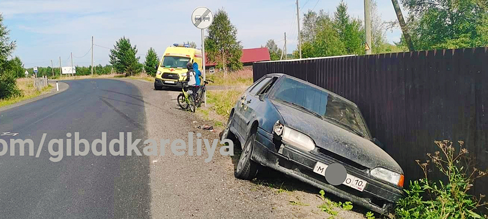 Маленький велосипедист в районе Карелии выехал на дорогу и попал под машину