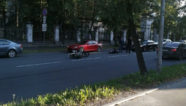 Мотоциклист пострадал при столкновении с автомобилем в Петрозаводске (ФОТО)