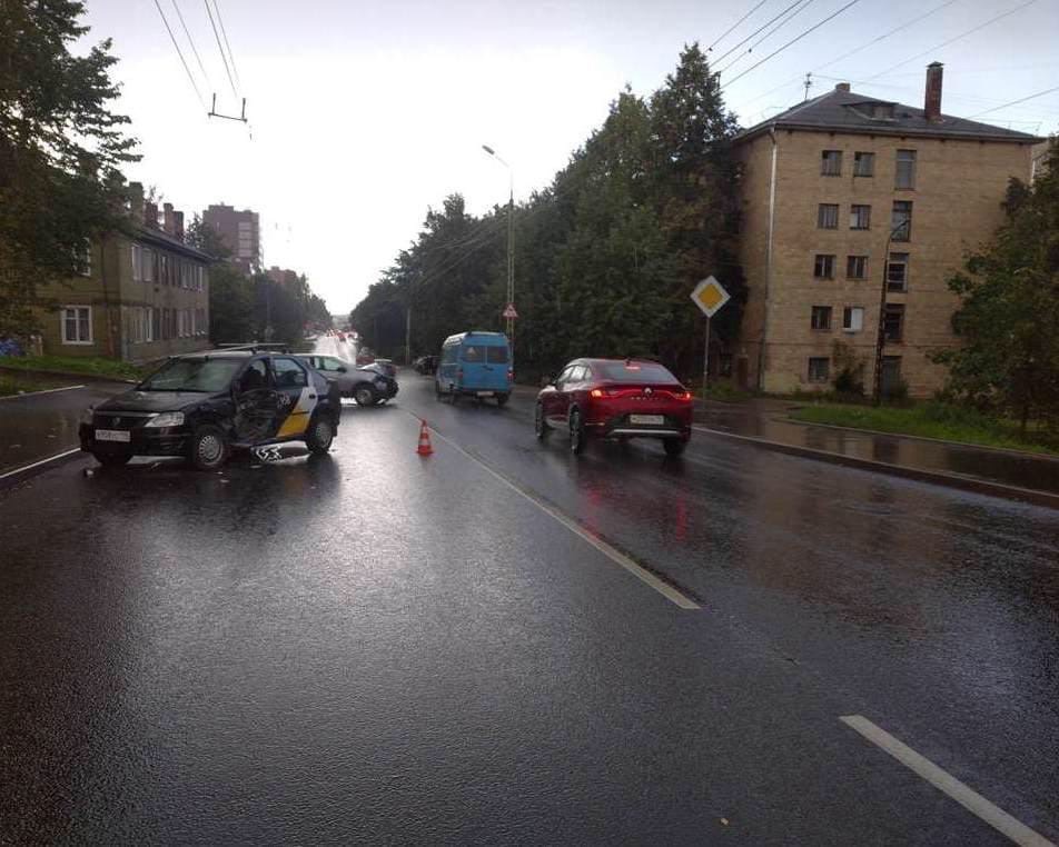 В ГИБДД рассказали подробности вчерашней аварии с участием такси в Петрозаводске (ФОТО)