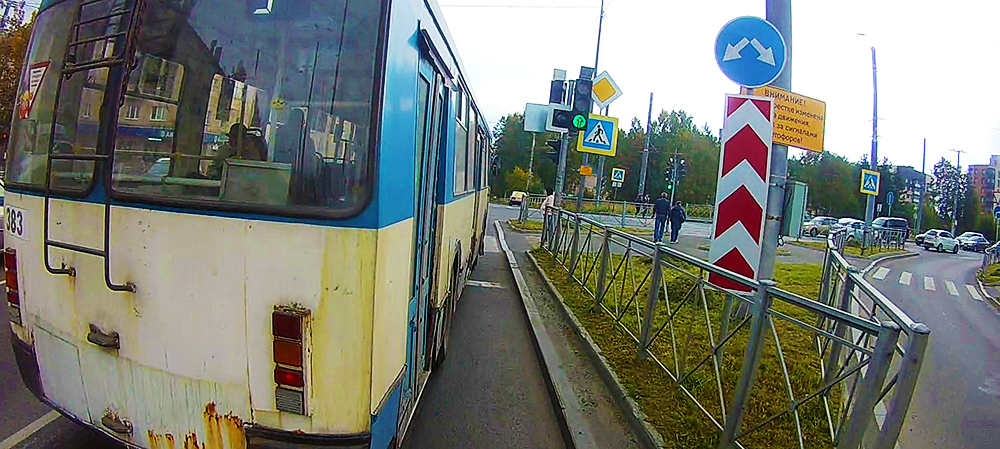 Подаренный Санкт-Петербургом троллейбус ездит по Петрозаводску боком (ВИДЕО)