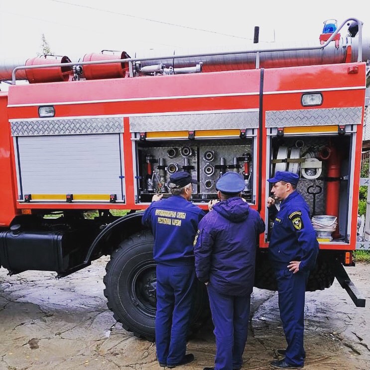 Новую пожарную технику направили в районы Карелии 