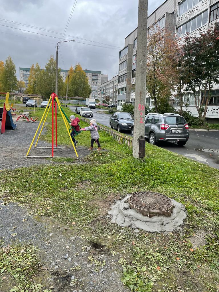 Аварийный колодец на детской площадке в райцентре Карелии закрыли после вмешательства Следкома