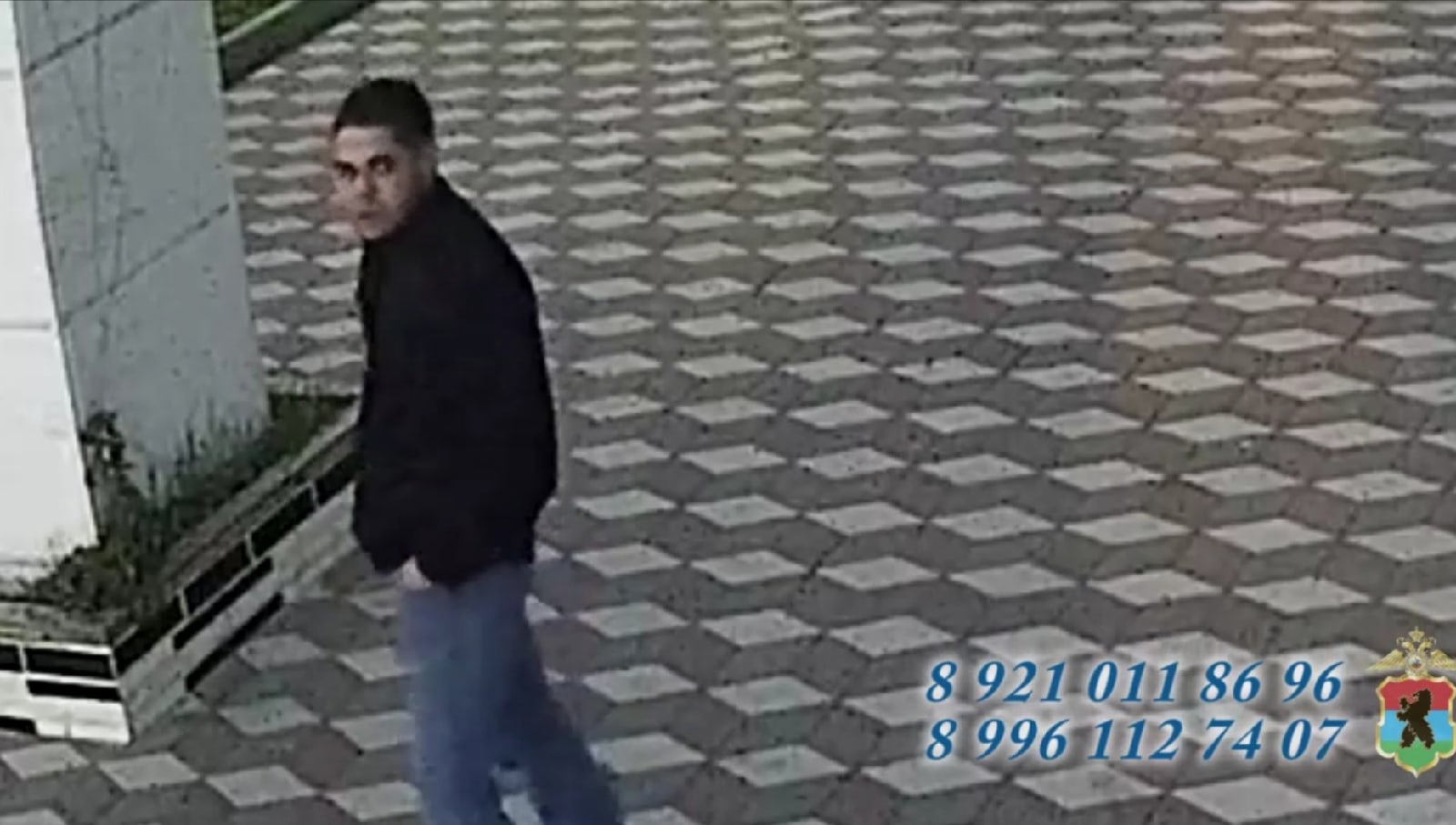 В Петрозаводске ищут молодого человека, подозреваемого в краже телефона на улице (ВИДЕО)