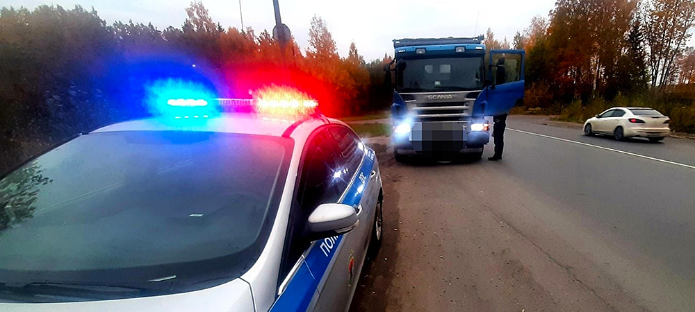 Автоинспекторы в Петрозаводске остановили трех водителей, управлявших неисправными грузовиками