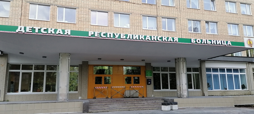 Больница в Петрозаводске отказалась принять ребенка с матерью из-за отсутствия прививки от ковида
