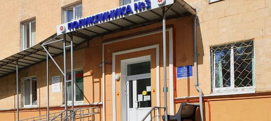 Стало известно, как будут работать поликлиники и пункты вакцинации в Петрозаводске во время «коронавирусных каникул» 