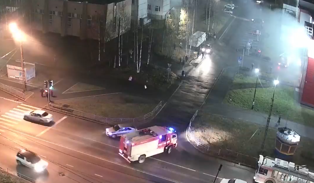 Спасатели сообщили подробности пожара в машине на парковке «Магнита» в Петрозаводске
