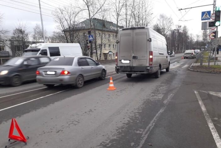 ГИБДД сообщила подробности ДТП в Петрозаводске - пострадала пассажирка (ВИДЕО)