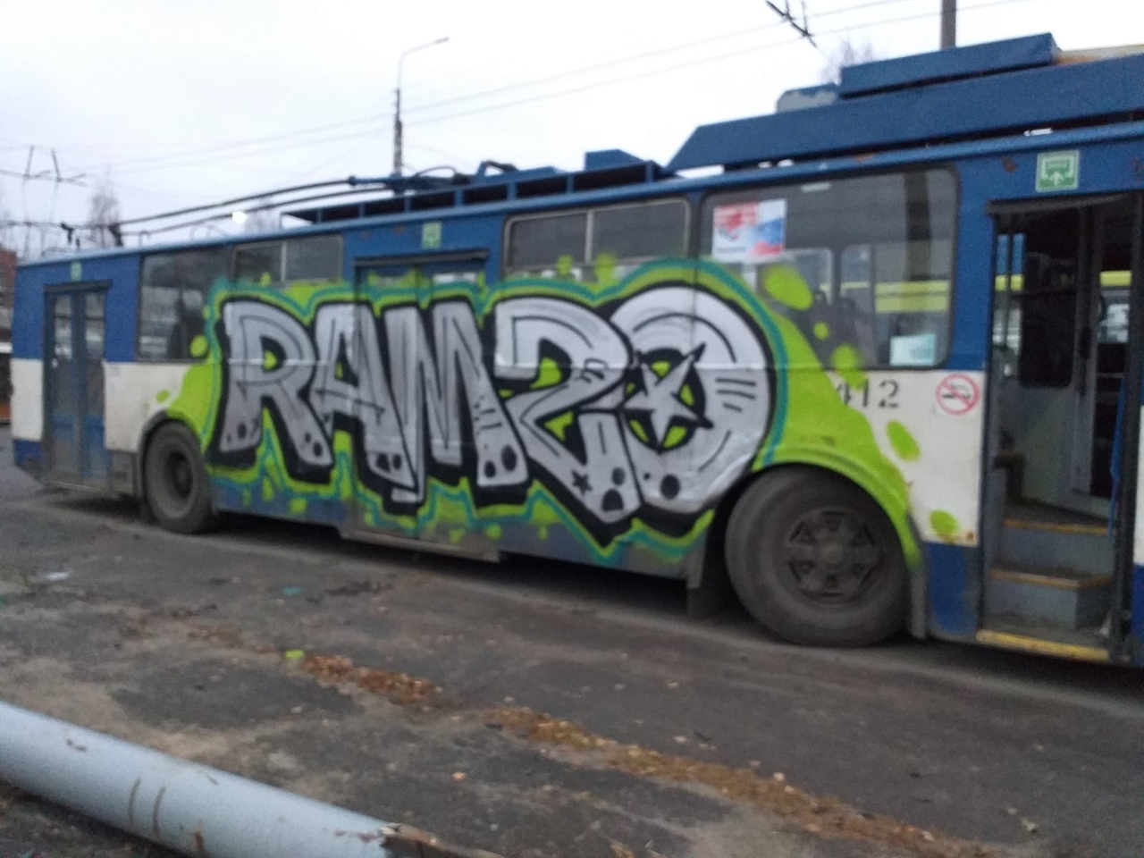 Уличные «художники» совершили очередной набег на троллейбусное депо Петрозаводска (ФОТОФАКТ)