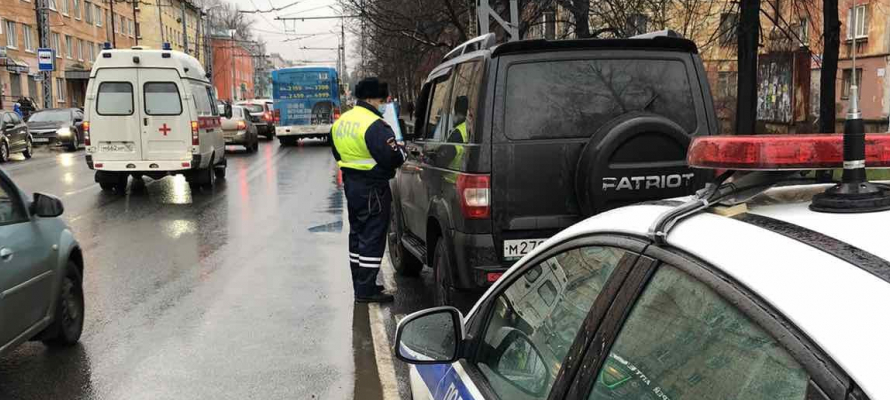 Водитель внедорожника в Петрозаводске рискнул жизнью своего ребенка