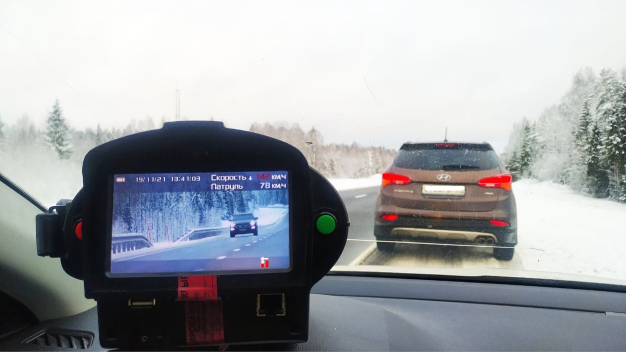 Инспекторы ГИБДД в Карелии остановили водителя, гнавшего со скоростью более 140 км/час