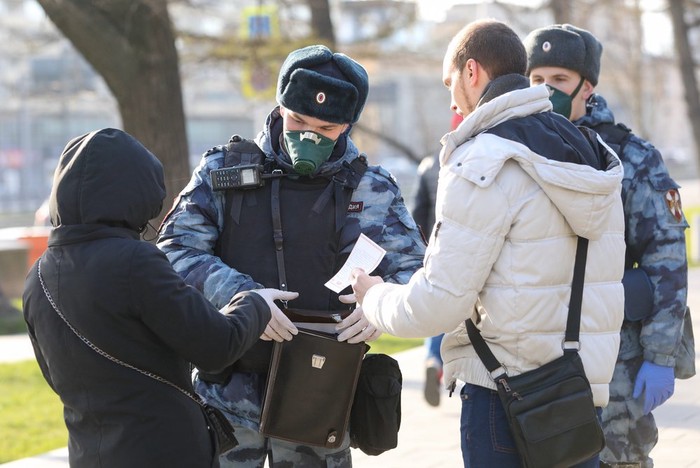 Полиция подсчитала число штрафов за нарушения коронавирусных ограничений в Петрозаводске
