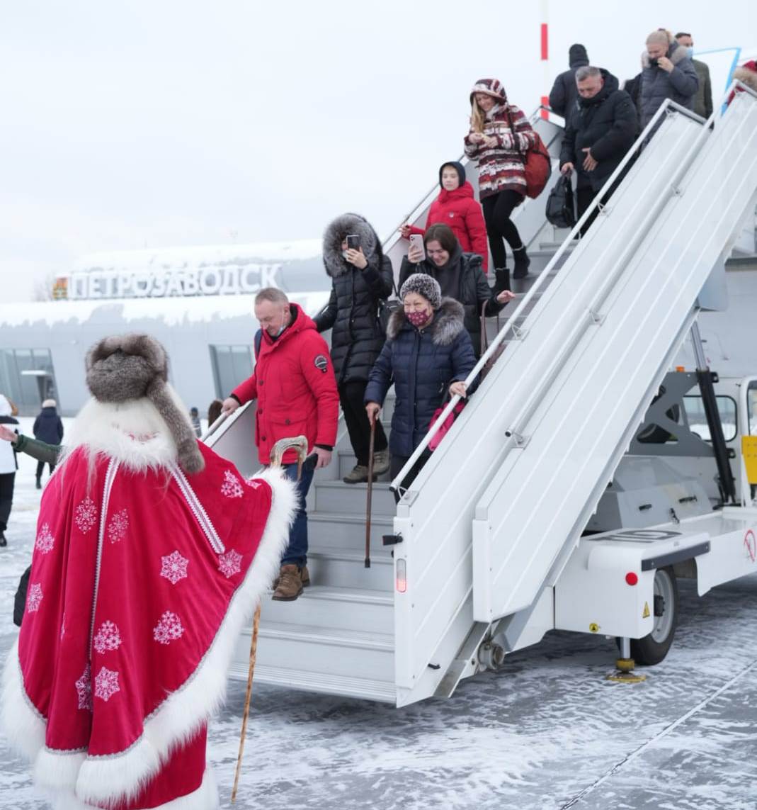 Начались новогодние чартерные авиарейсы из Москвы в Петрозаводск — летят сотни туристов