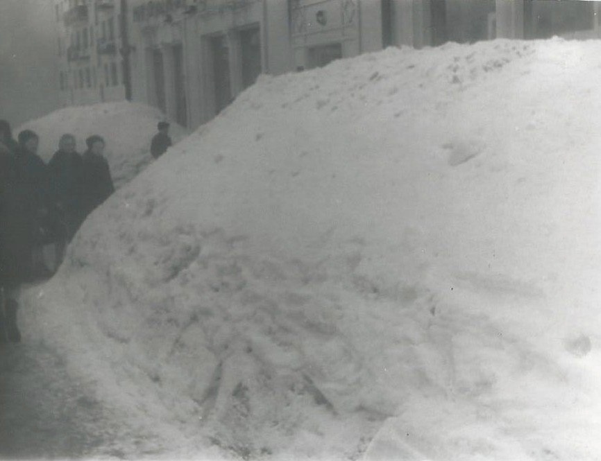 Как убирали снег с улиц Петрозаводска в ностальгические советские времена - все плохо (ФОТО)