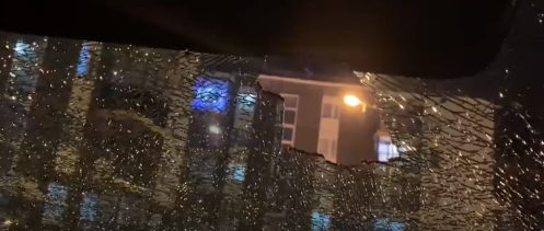 Неизвестные пробили петардой стекло автомобиля в Петрозаводске (ВИДЕО)