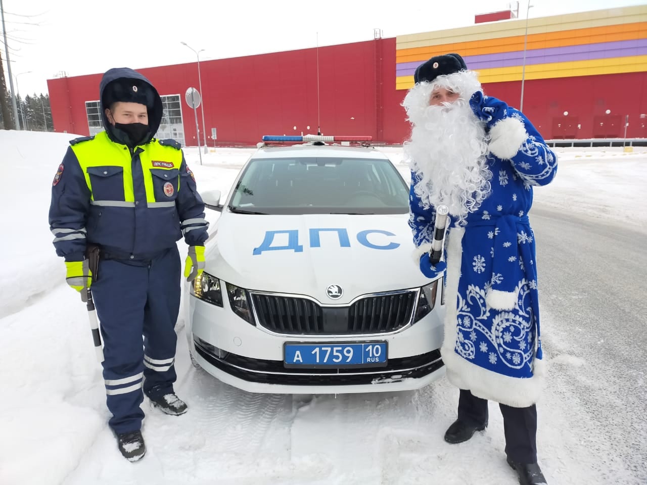 Дед Мороз проверил безопасность маленьких жителей Петрозаводска