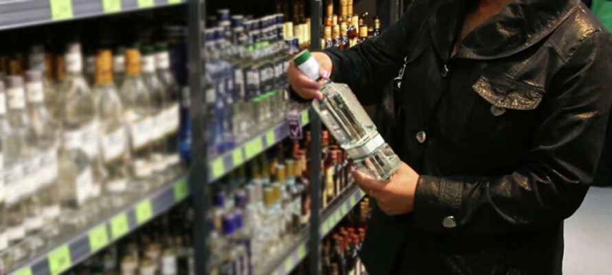 В Карелии уборщица бара не смогла догнать грабителей с 14 бутылками алкоголя