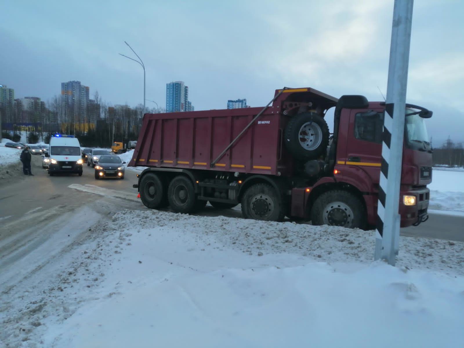 Камаз сбил пешехода в Петрозаводске