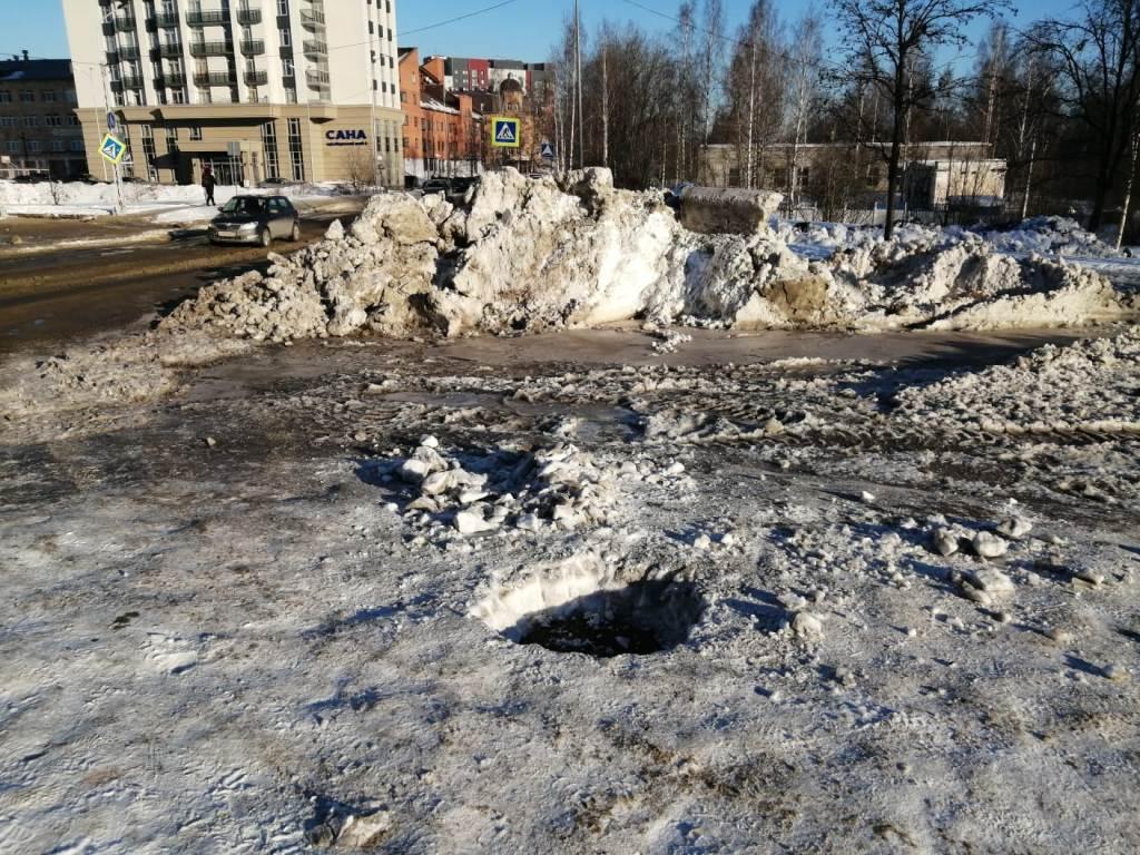 Причины аварии на водопроводе, из-за которой была залита улица Петрозаводска, пока не устранены