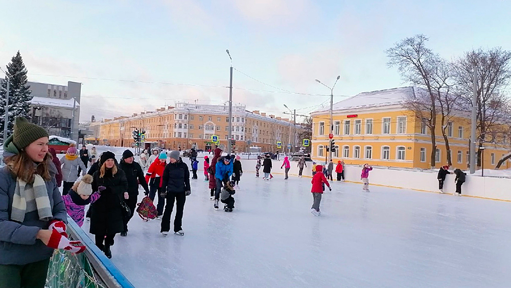 Номер катков. Каток на Кирова Петрозаводск. Каток в Карелии. Каток на Балтийской Петрозаводск. Каток на площади Ленина.