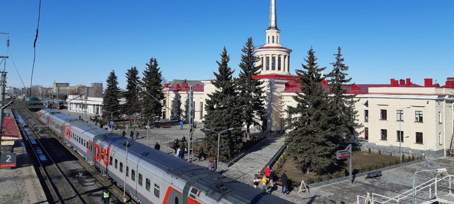 Нижний новгород петрозаводск поезд. РЖД Петрозаводск. Петрозаводск железная дорога. Поезд Петрозаводск. РЖД туристические поезда в Карелию.