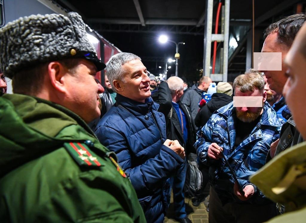 «По зову сердца»: Глава Карелии проводил отряд добровольцев на Донбасс