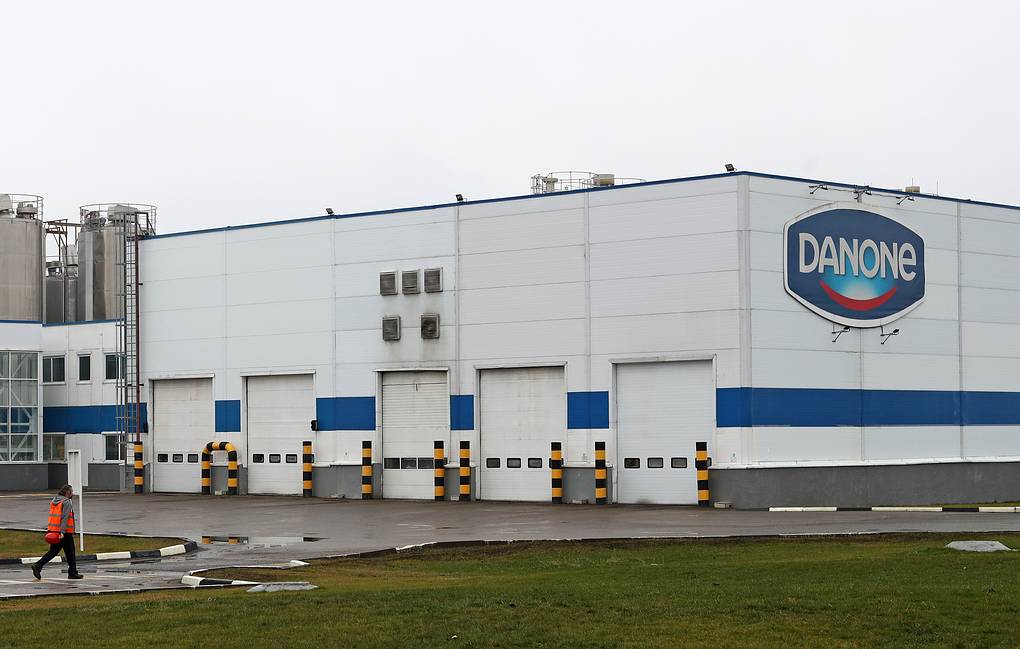 Юнимилк логотип. Данон и дилблин. Данон. Danone на белом фоне. Данон.