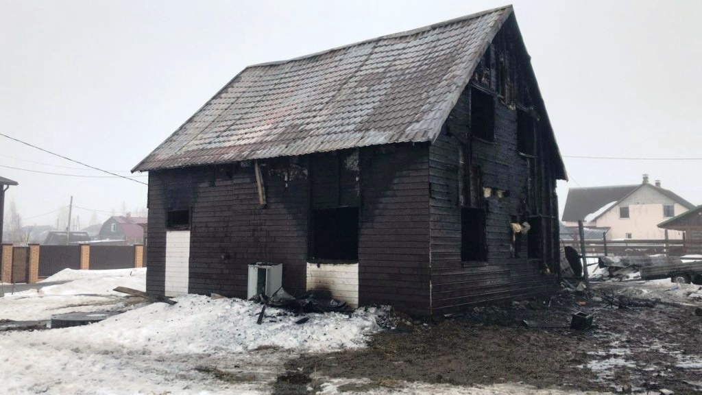 Глава Карелии пообещал найти временное жилье для пострадавших в пожаре, унесшем две жизни 
