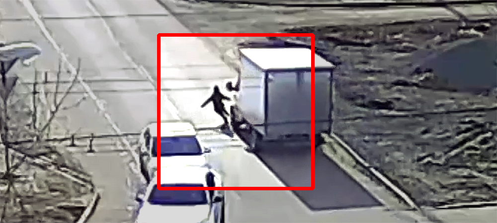 Появилось видео ДТП в Петрозаводске, где под колеса грузового фургона попал ребенок (ВИДЕО)