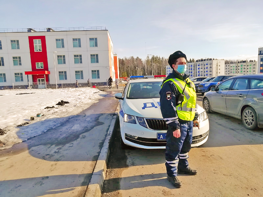 Отец повез ребенка в детский сад, забыв о безопасности