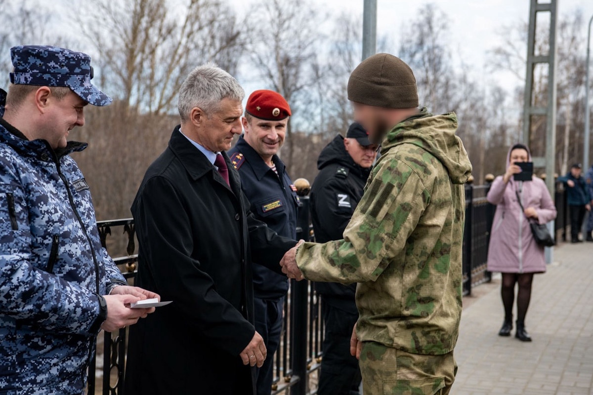 Глава Карелии встретил бойцов, вернувшихся с Донбасса (ФОТО)