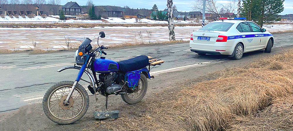 Пьяный мотоциклист без прав гонял по поселку в Карелии