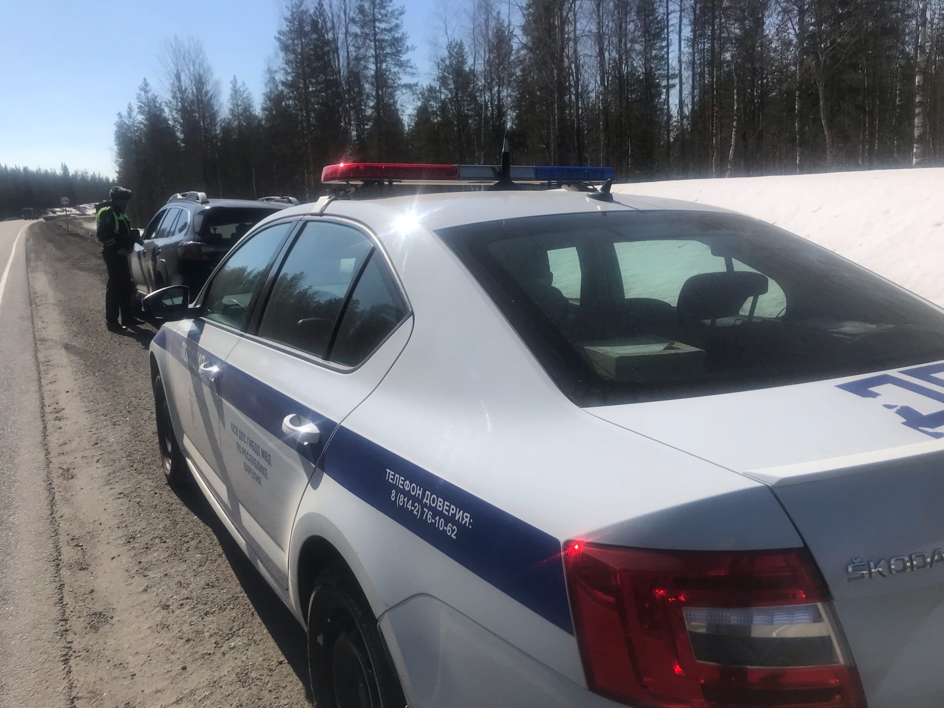 Двух злостных водителей-лихачей поймали на трассе в Карелии 
