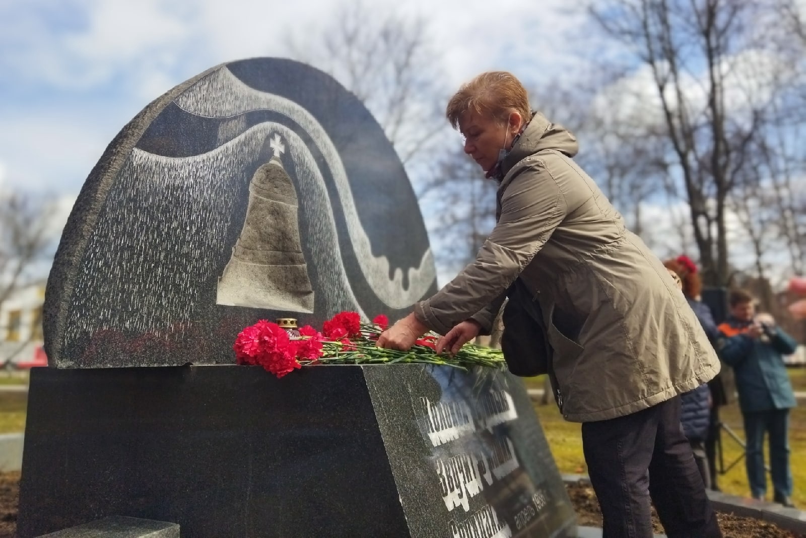 38 лет чернобыльской аварии. Катастрофа на Чернобыльской АЭС память. Памятник ликвидаторам аварии на Чернобыльской АЭС.