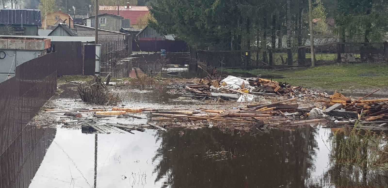 МЧС Карелии: Уровень воды в реке Вилга резко снижается