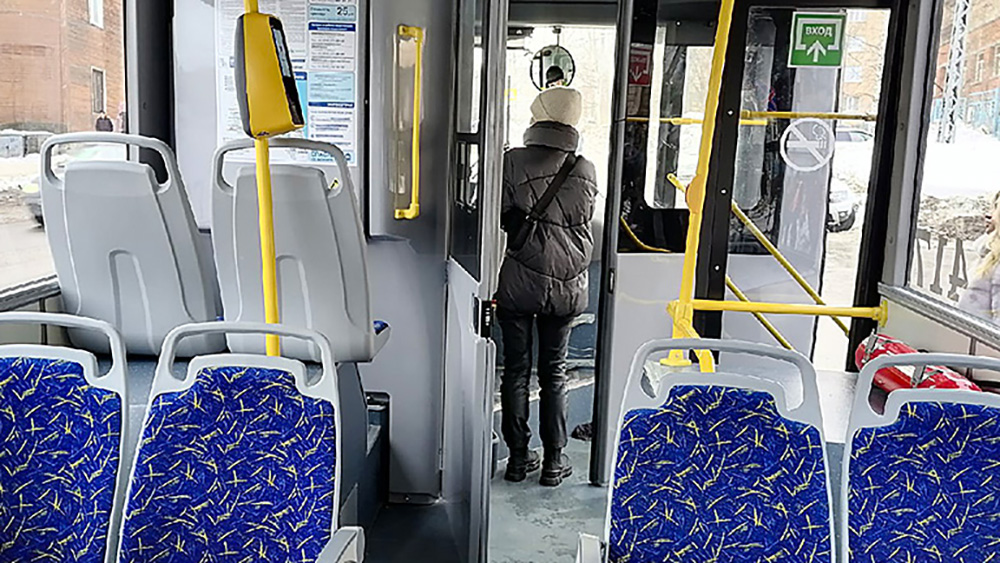 В Петрозаводске кондуктор троллейбуса оказала первую помощь пассажиру