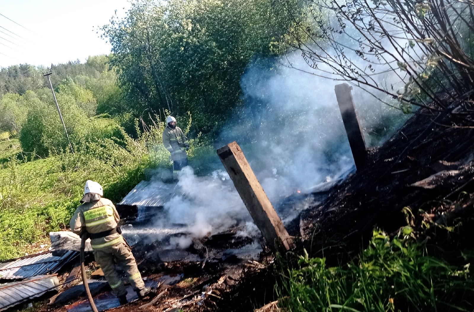 Под петрозаводском. Пожары. Огонь пожар. Пожарники тушат пожар. МЧС Карелии.