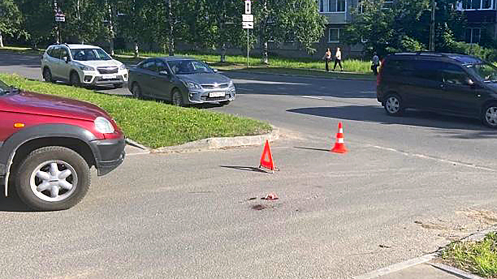 Юная велосипедистка попала под колеса автомобиля в Петрозаводске