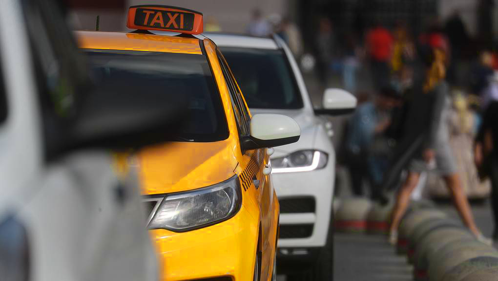 Жители Петрозаводска возмущены высокими ценами на такси