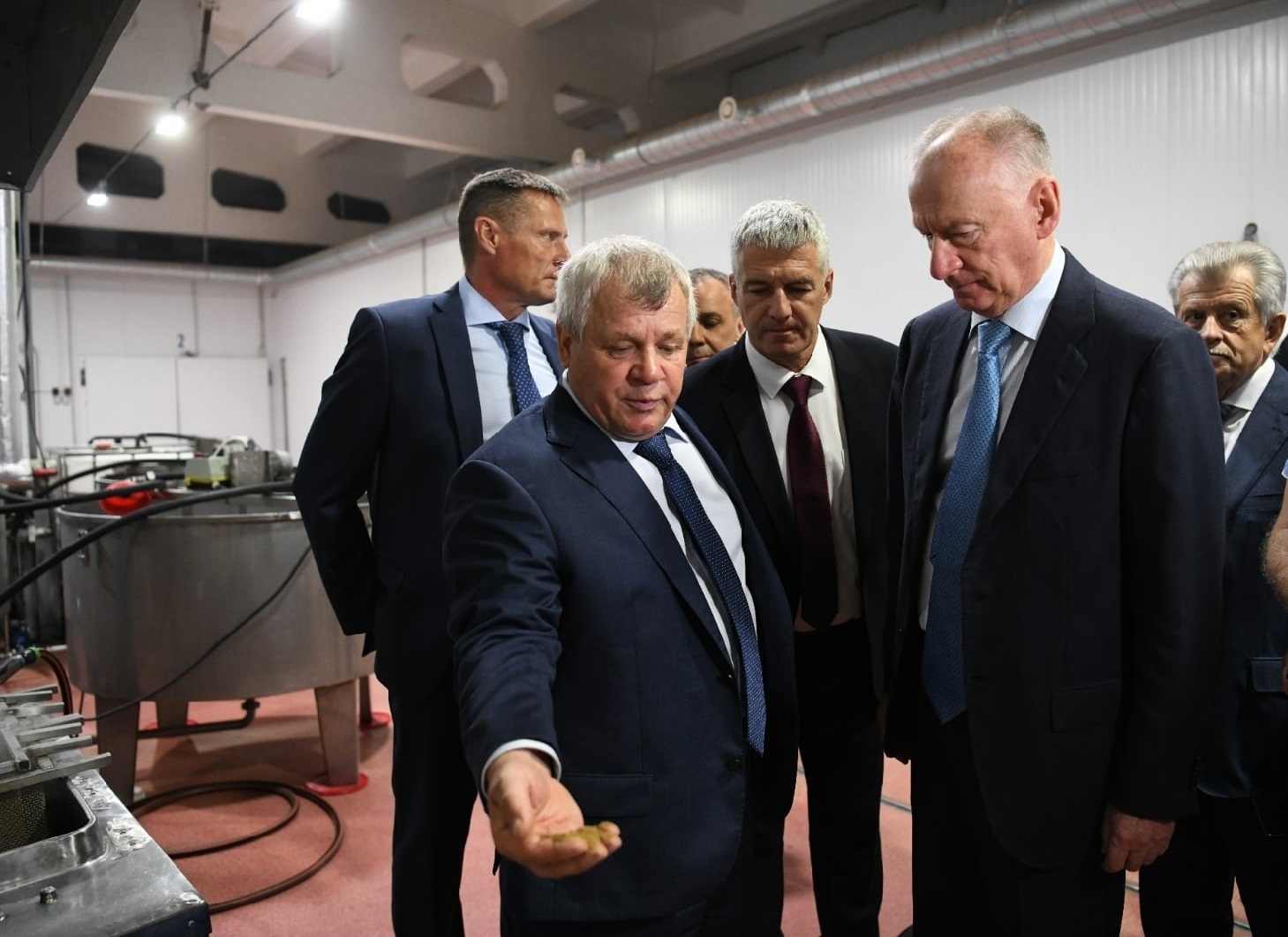 Патрушеву показали в Карелии будущий завод рыбных кормов, который строят в ответ на санкции