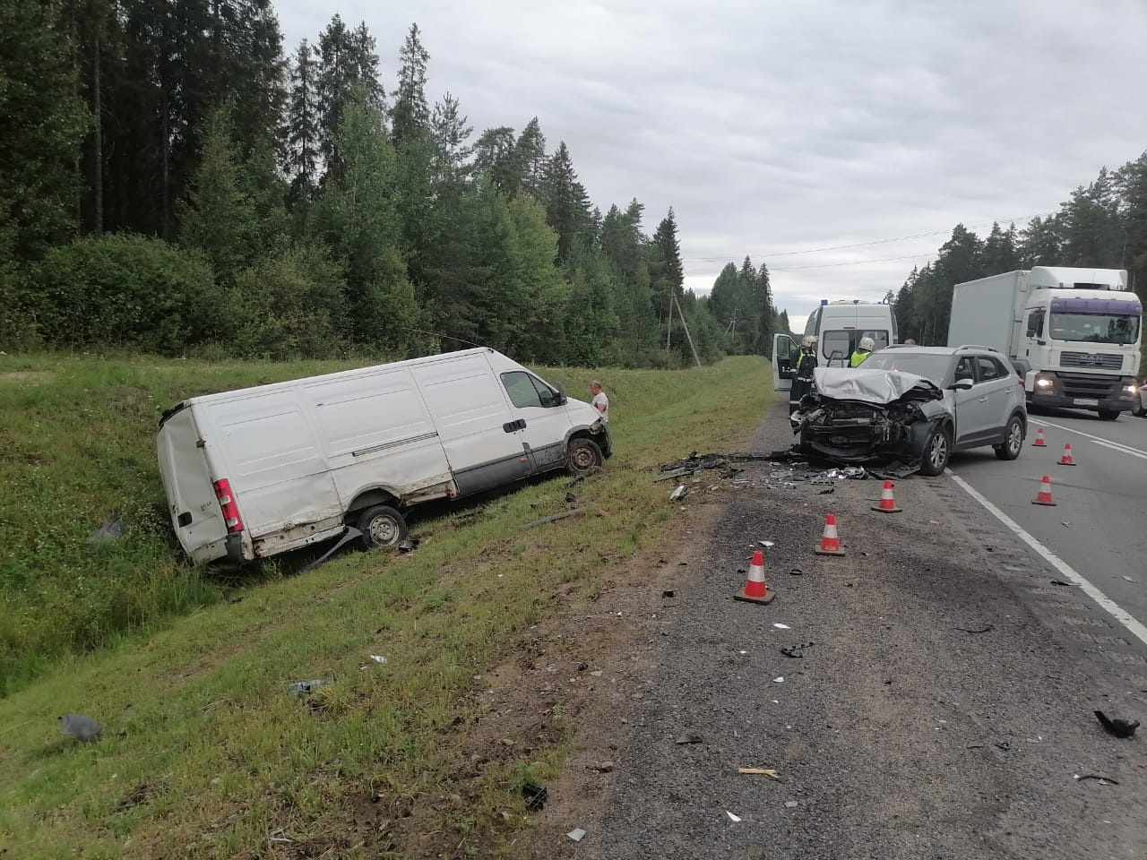 На трассе «Кола» в Карелии произошла серьезная авария с участием трех автомобилей (ФОТО)