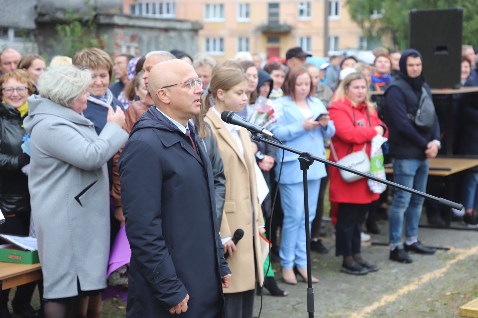 Шандалович поздравил с 1 сентября учеников своей родной школы в Медвежьегорске