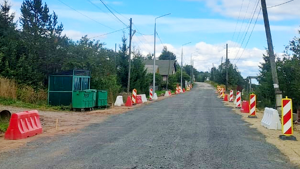 Ремонт дороги в поселке Карелии обещают завершить до середины октября