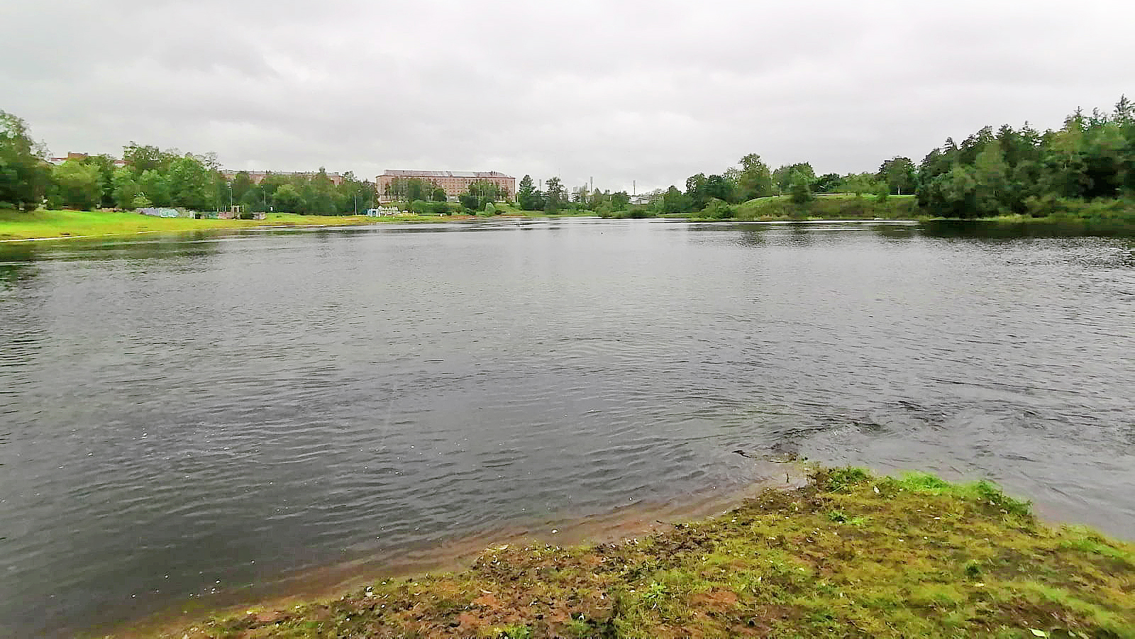 Вода в пойме Лососинки отступила от парковой зоны (ФОТО И ВИДЕО)