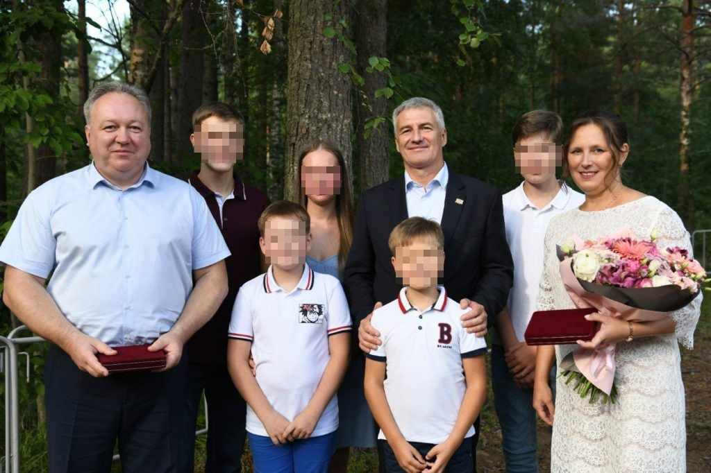 Многодетная семья из Карелии получила орден «Родительская слава»